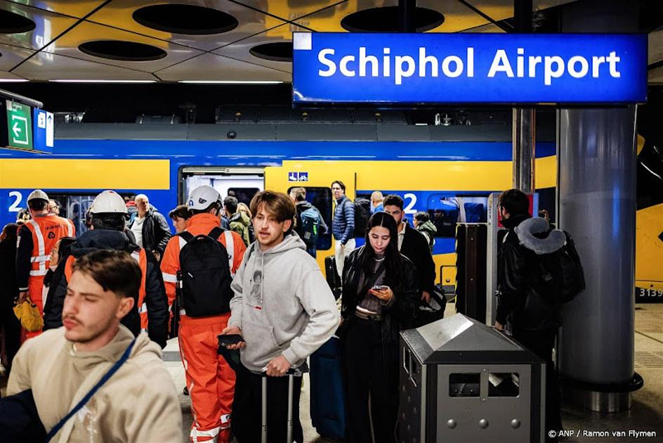 Treinen van en naar Schiphol rijden weer na seinstoring