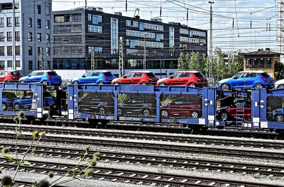 Brand uitgebroken in goederentrein met auto's