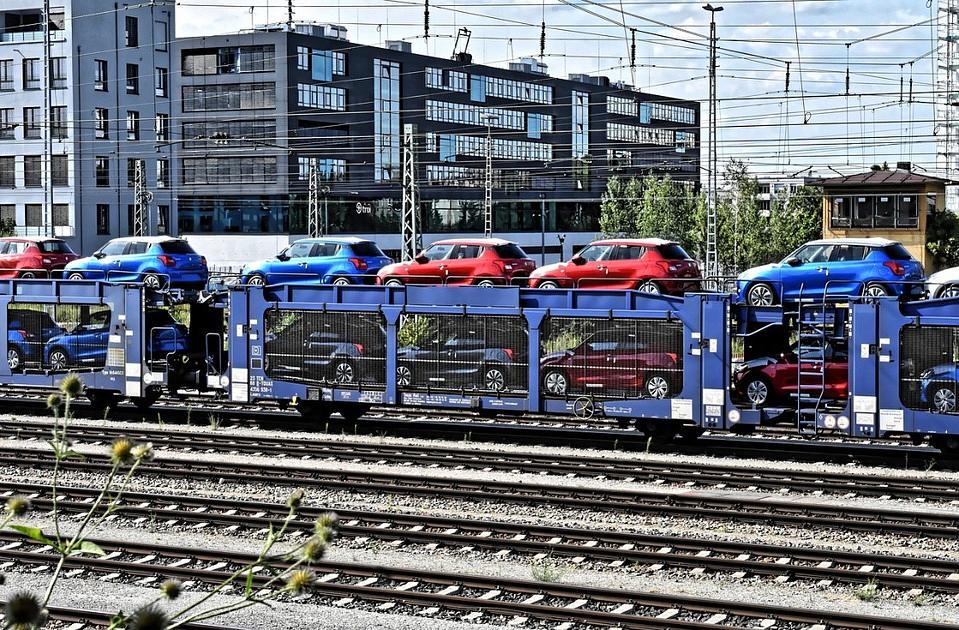 Brand uitgebroken in goederentrein met auto's 