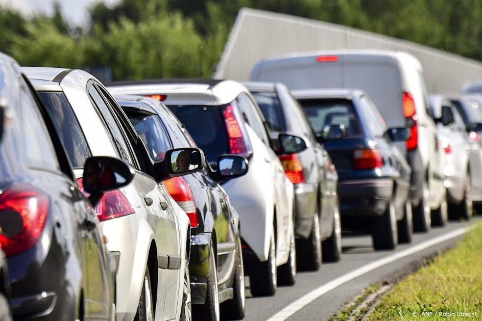 A16 tussen Breda en België in beide richtingen dicht vanwege brandende vrachtwagen