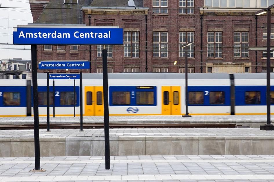 Na tien jaar gaat verbouwing op en rond Amsterdam Centraal van start 