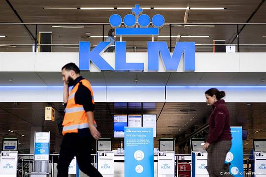 KLM-medewerkers mogen binnenkort sneakers dragen tijdens het werk