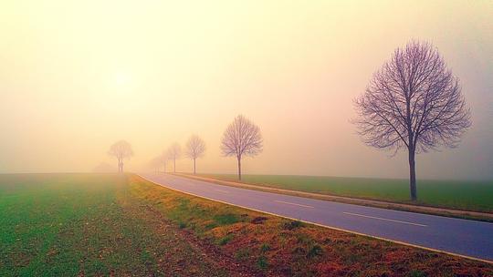 Plaatselijk dichte mist in het midden en zuidwesten