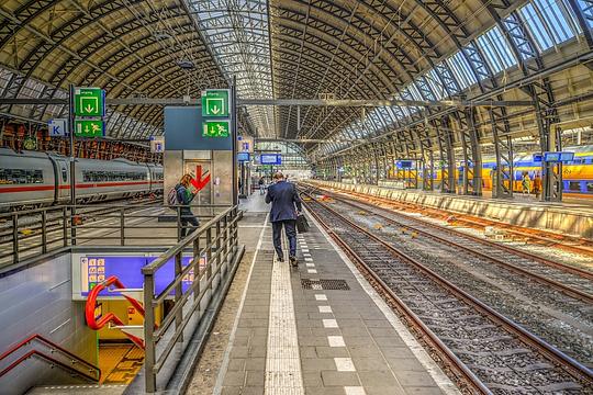 Aangepaste dienstregeling rond Amsterdam Centraal in meivakantie