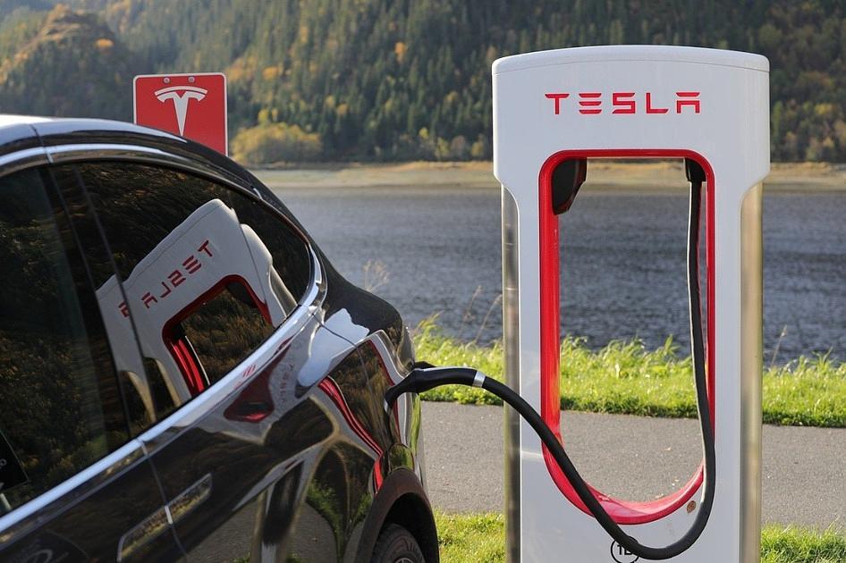 Tesla heeft last van dure dollar bij autoverkoop