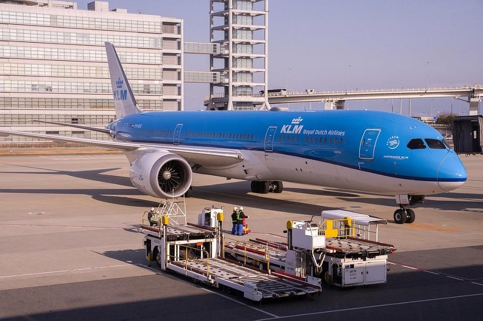 KLM moet aantal vliegbestemmingen beperken door krimp Schiphol