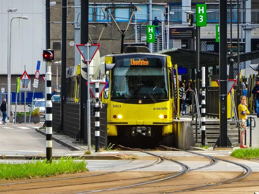 Veiligheid bij tramkruisingen met bewustwordingscampagne van start 