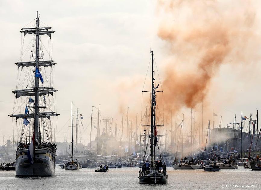 Prins Maurits luidt scheepsbel: SAIL officieel van start