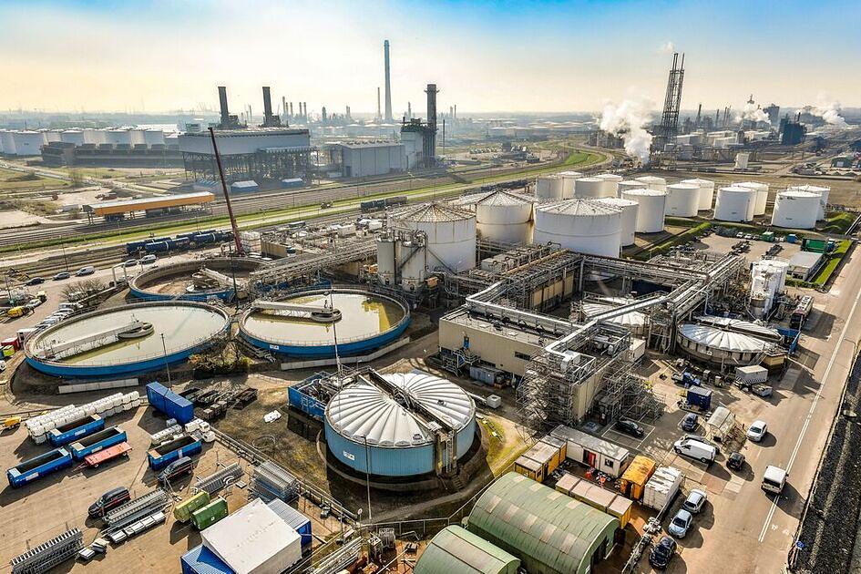 Tientallen klachten over 90 meter hoge vlam bij Shell