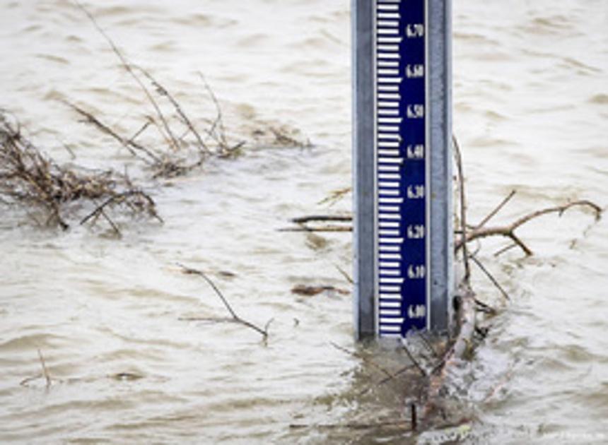 De Maas dinsdag nog gestremd voor binnenvaart