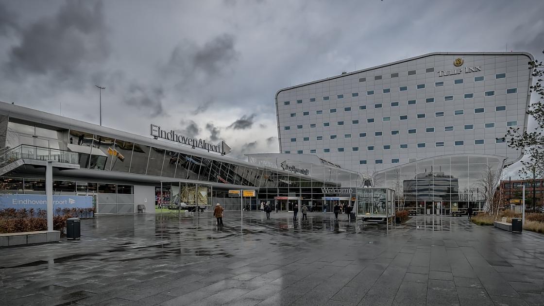 Vliegverkeer Eindhoven Airport verstoord door dichte mist