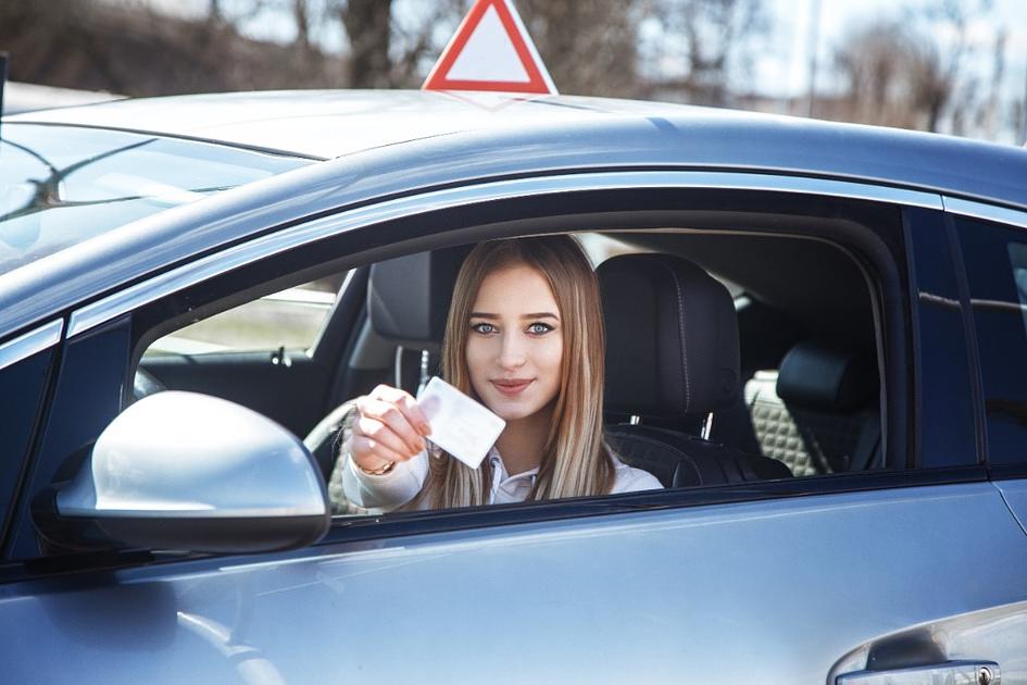 Premie autoverzekering jongeren stijgt 3 keer zo hard als die van ouderen
