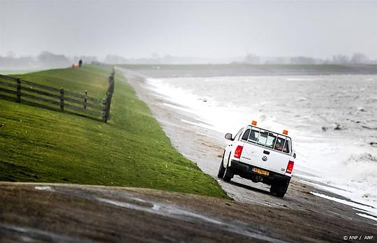 Storm: waterschappen stellen dijkbewaking in