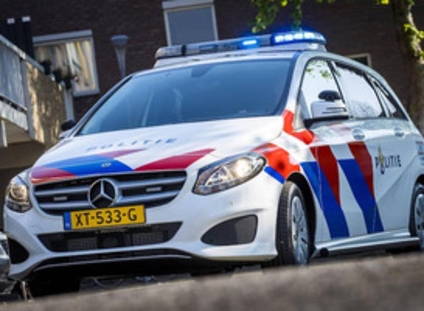 Nederlandse politieauto crasht in Duitsland door gladheid