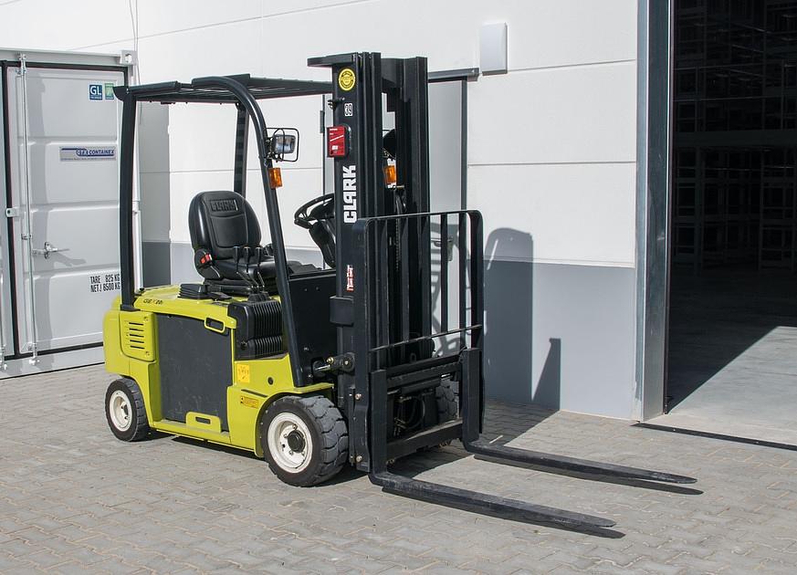 Geparkeerde heftruck