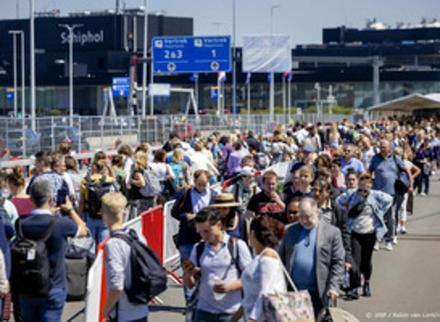 Maatregel met wachten voor vertrekhal Schiphol "positief verlopen"