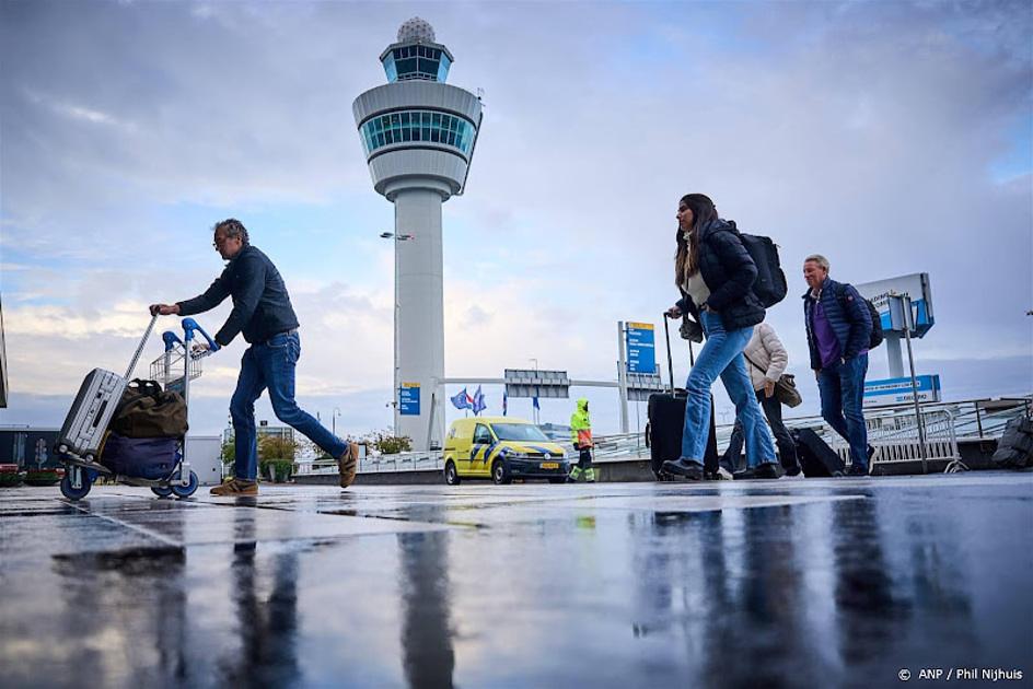 Niet alle reizigers op de hoogte van annuleren vluchten Schiphol