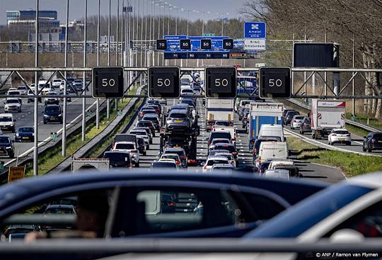 Wegverkeer stootte in tien jaar steeds minder fijnstof uit