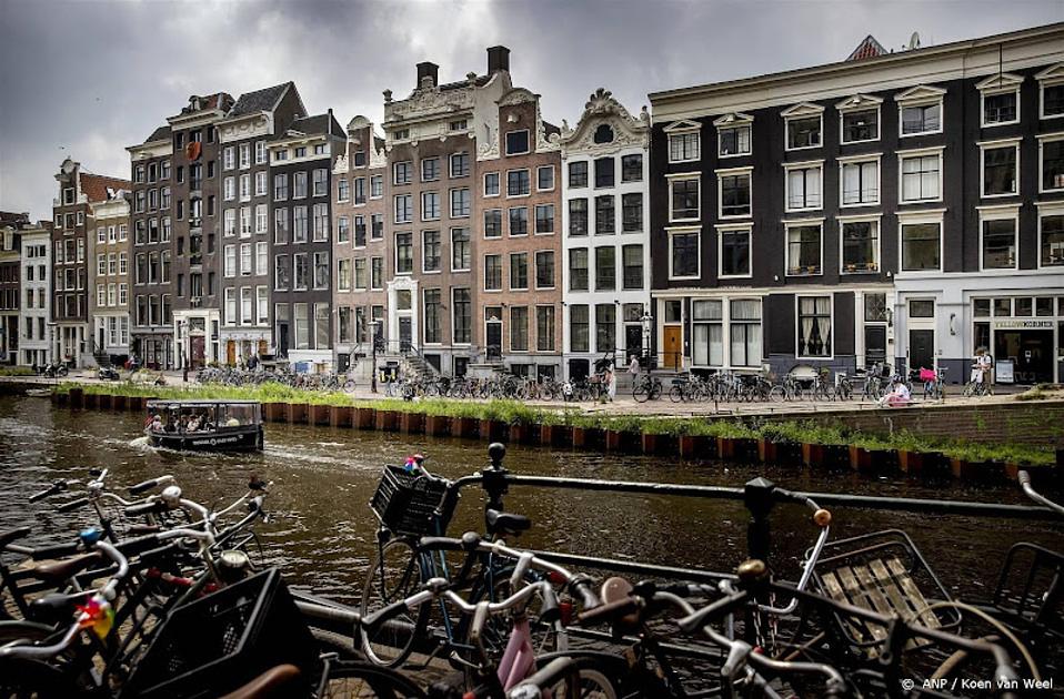 Amsterdam steekt geld in fietsbrug over IJ en openbaar vervoer