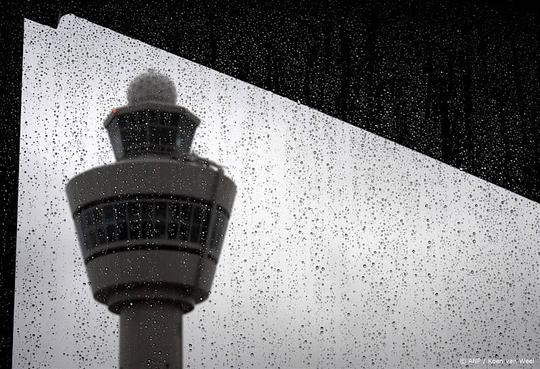 Zware windstoten: tientallen vluchten op Schiphol geannuleerd