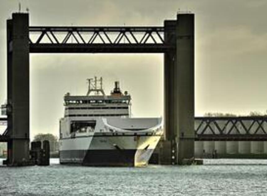 Calandbrug tot kerst uit de roulatie: veerpont als alternatief vervoersmiddel 