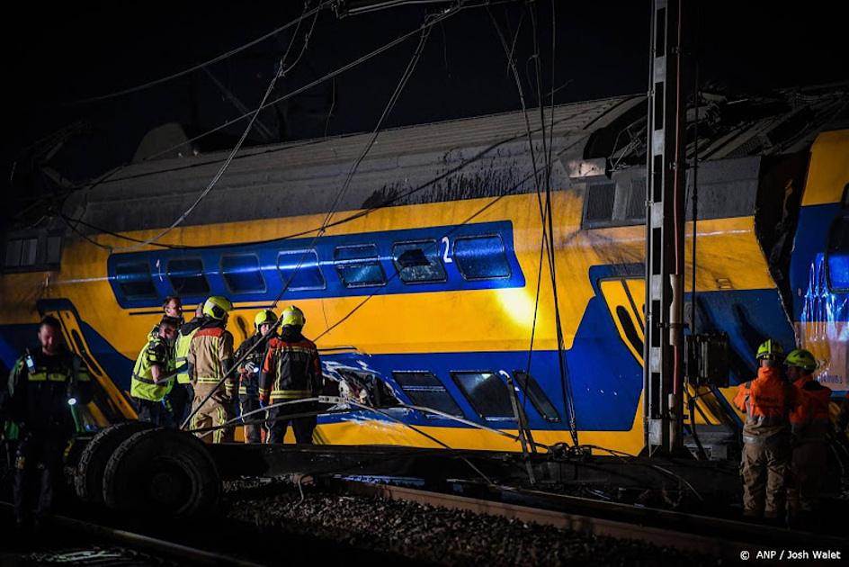 Treinongeval Voorschoten: 1 persoon overleden, 19 mensen naar ziekenhuis gebracht