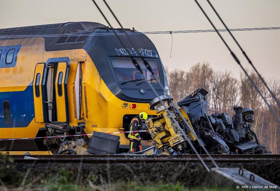 Passagierstrein en goederentrein treinongeval Voorschoten raakten bouwkraan op spoor