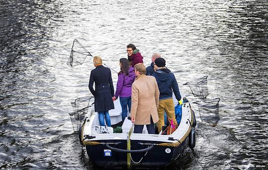 Onderzoek: oevers Nederlandse rivieren bezaaid met plastic