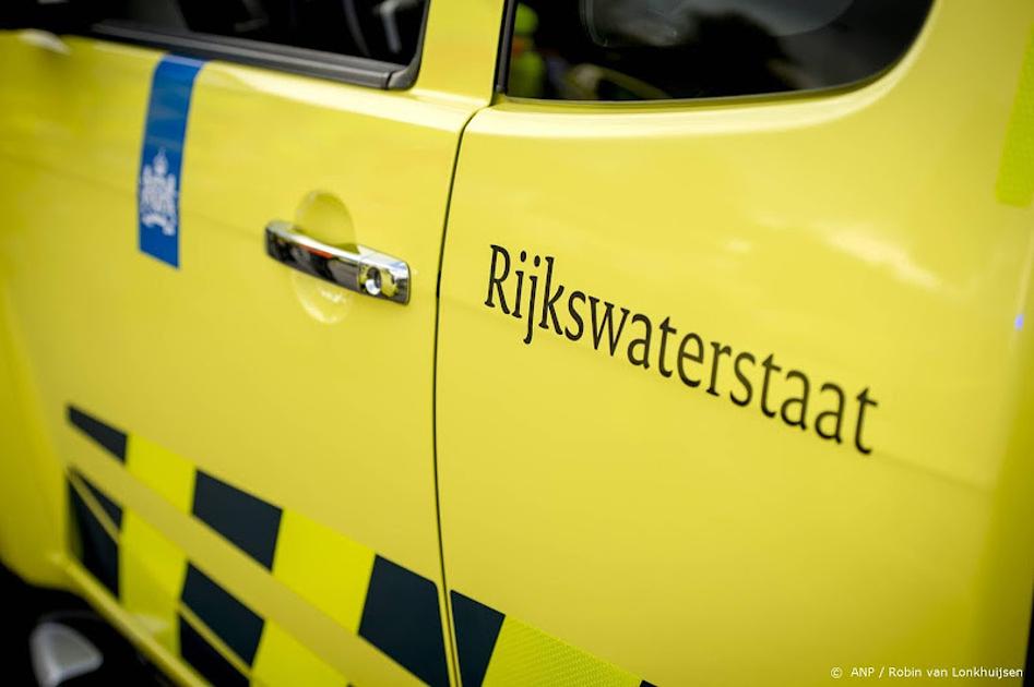 Grondwater drukt asfalt van A7 in Friesland omhoog; herstel duurt nog maanden