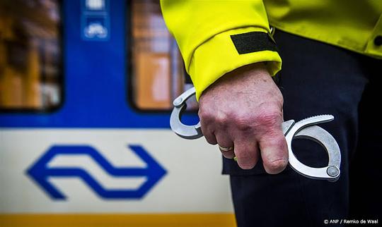 Vijf minderjarige verdachten betrokken bij vuurwapenmelding trein Schiphol