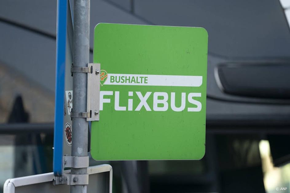 Snelweg A4 richting Amsterdam dicht door ongeval met bussen