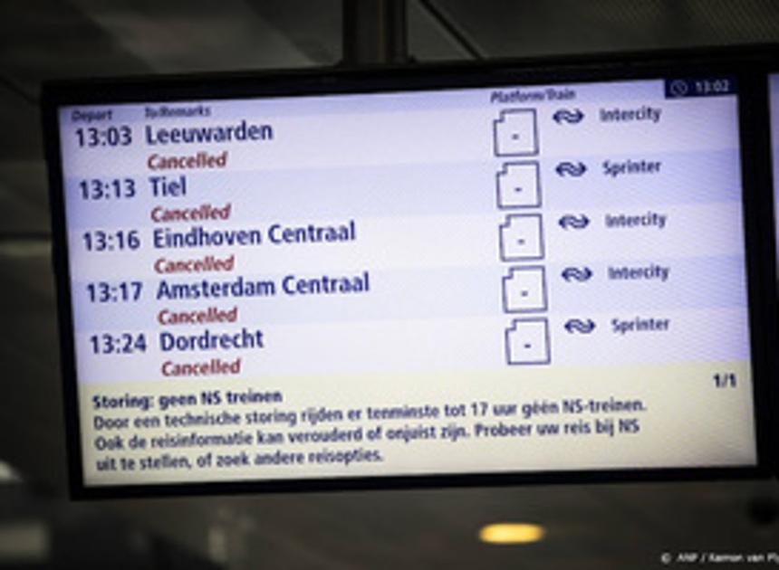 Spoorvakbond om tafel met NS over grote treinstoring afgelopen zondag