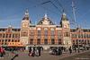 Centrumzijde westelijke reizigerstunnel Amsterdam Centraal vanaf vandaag dicht