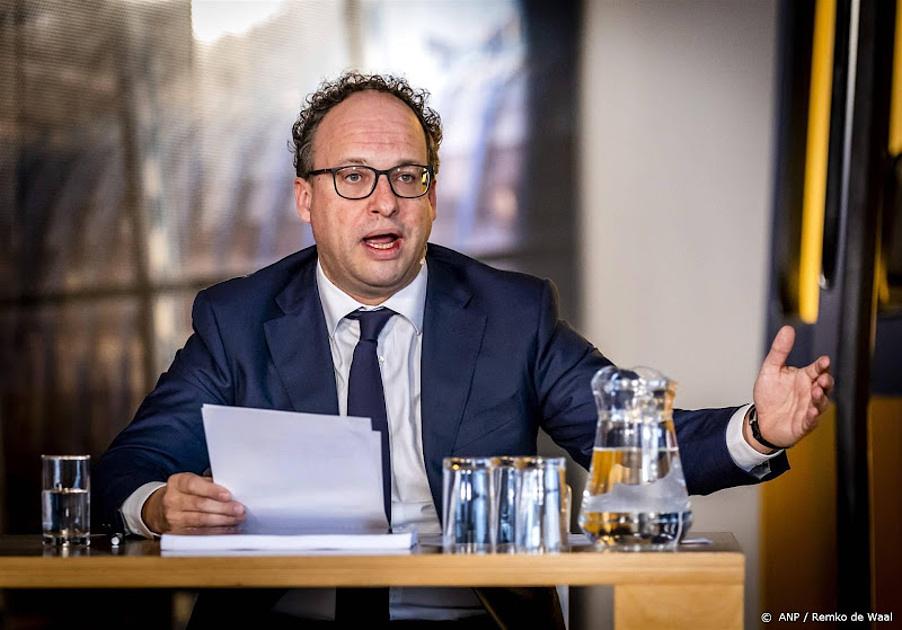 NS-baas Koolmees snapt dat veel mensen treinkaartje te duur vinden