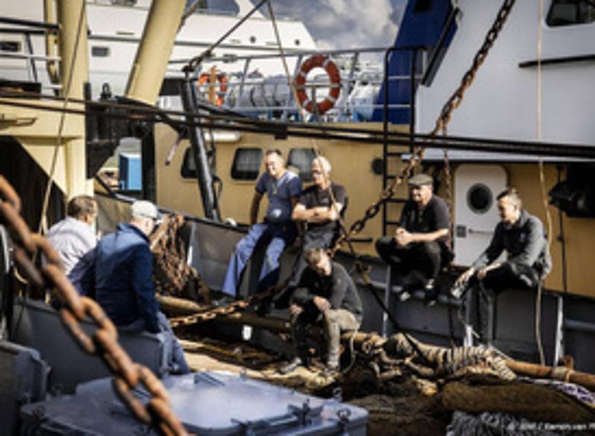 Vissers protesteren ook en blokkeren haven Lauwersoog