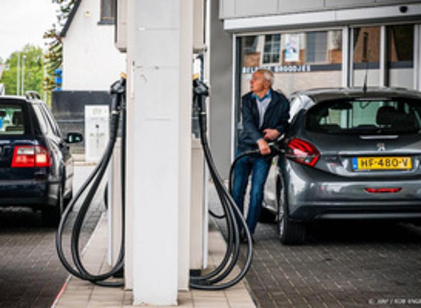 Benzineprijs ruim boven de 2 euro bij jaarwisseling