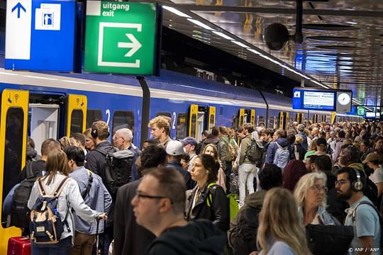 Langer dan verwacht vandaag minder treinen van en naar Schiphol