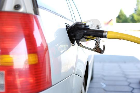 Benzine in prijs gezakt van 2,50 euro naar 2,09 euro per liter 