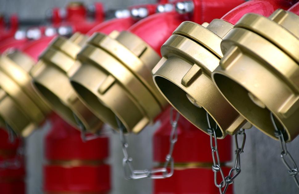 Brand in parkeergarage wooncomplex; bewoners in HTM-bus opgevangen