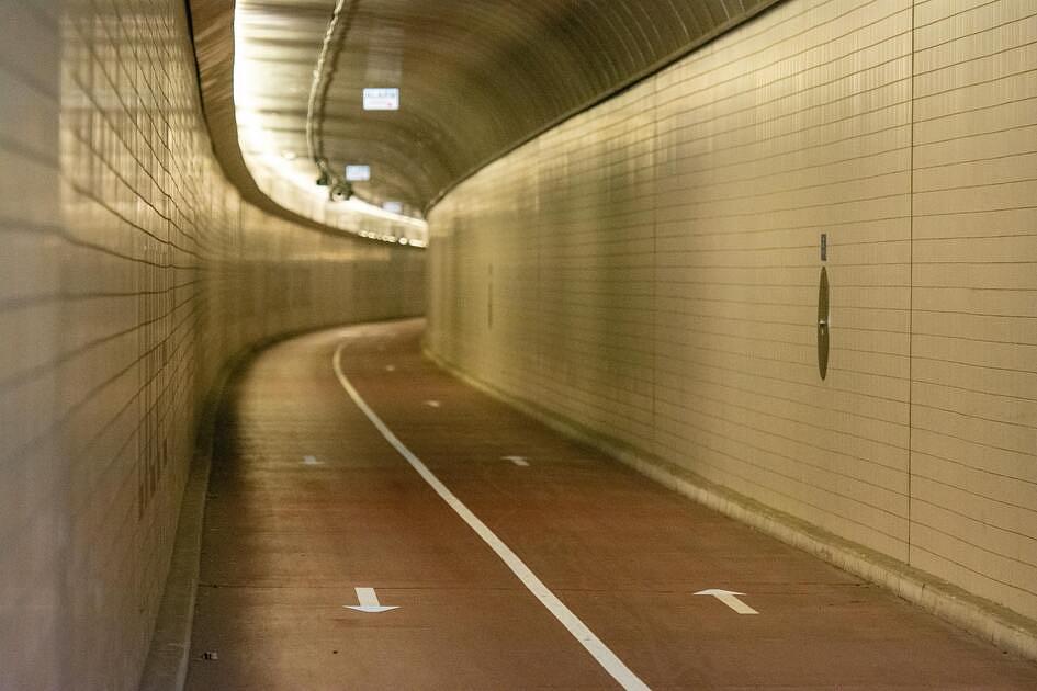 Lichtpatronen en lavendelgeur tegen onaangename fietstunnels - Jan van der Wolf