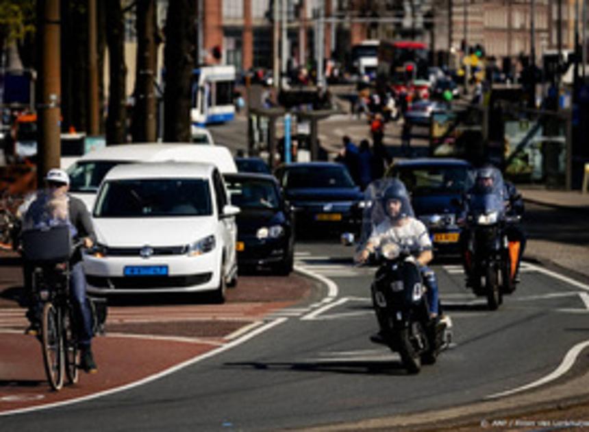 Amsterdam zet camera's in voor controle snorfietsers