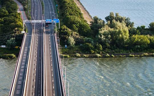 Haringvlietbrug nog maanden niet opengesteld voor scheepvaart