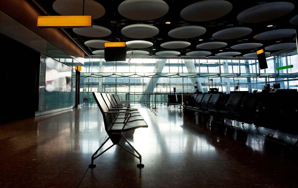 Vanwege de enorme drukte wil Schiphol een aantal vluchten annuleren