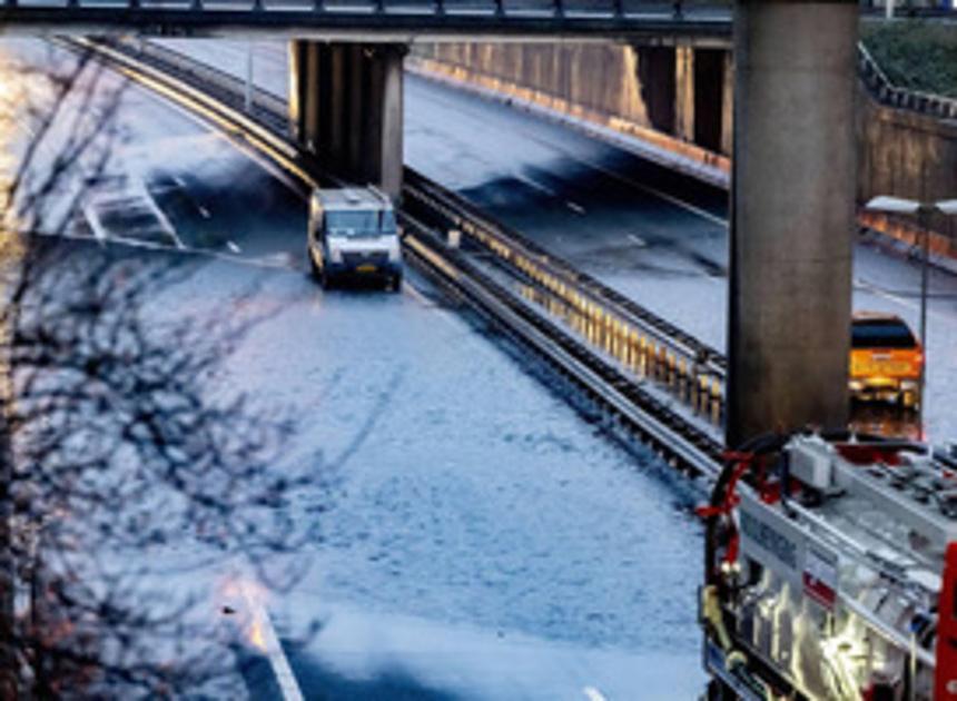 Files door sneeuw in het westen en midden van Nederland