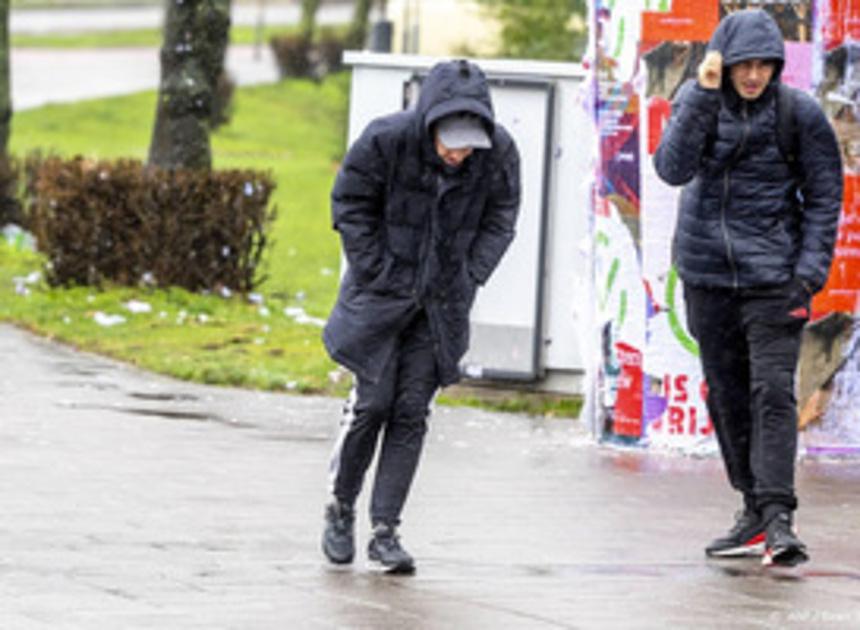 Kans op hagelstenen, onweer en zware windstoten 