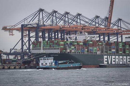 Grote containerterminals Rotterdam gesloten tijdens storm