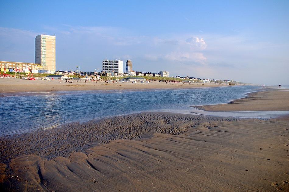 Geen treinen en een wegafsluiting bij Zandvoort tijdens warm weekend