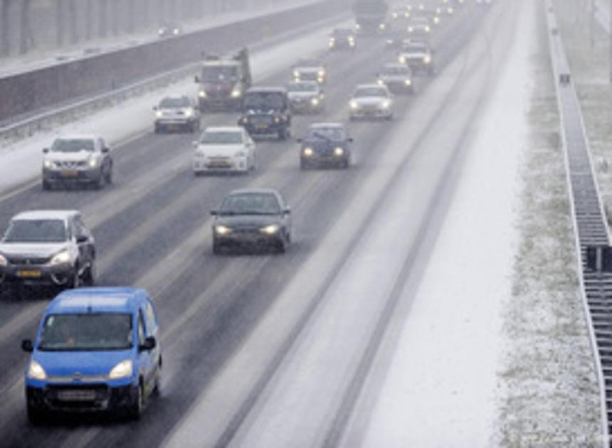 Ruim 600 km file door drukte op wegen vanwege sneeuw