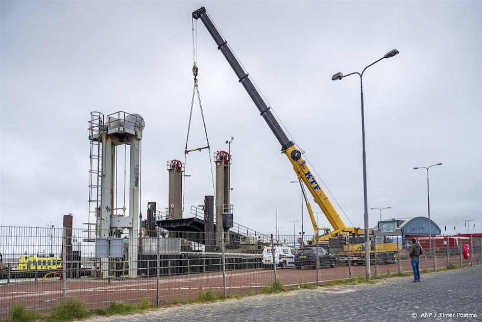 Autobrug Holwert werkt nog niet naar behoren; noodoplossing blijft staan