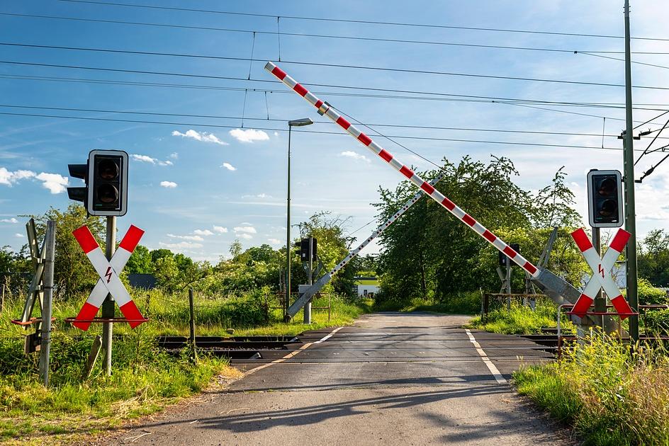 Vouw uit Heiloo overleden na aanrijding met trein bij spoorwegovergang